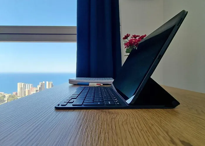Highrise Apartment With Private Terrace & Sea Views - 34Th Floor