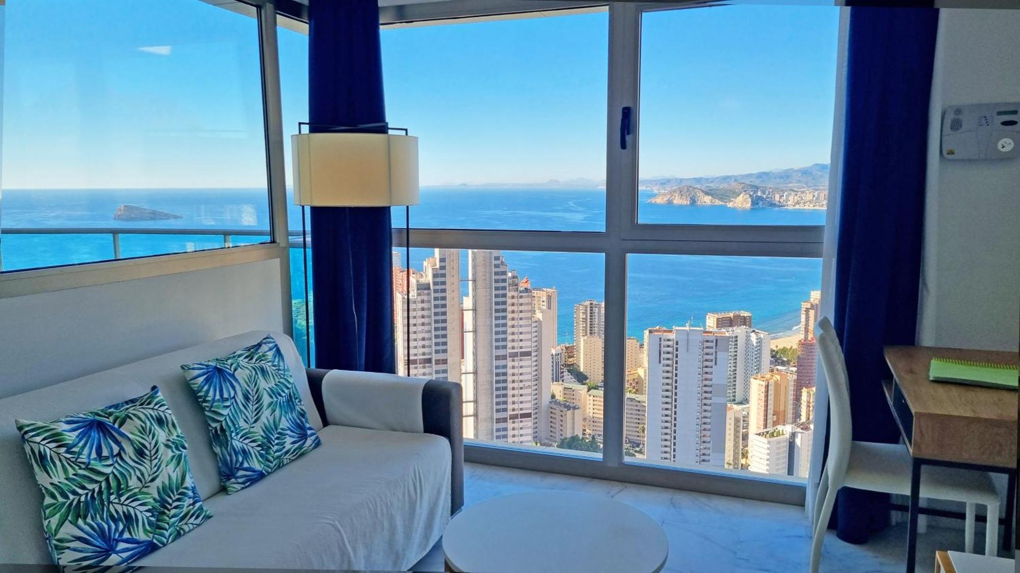 Highrise With Private Terrace & Sea Views - 34th Floor Appartement